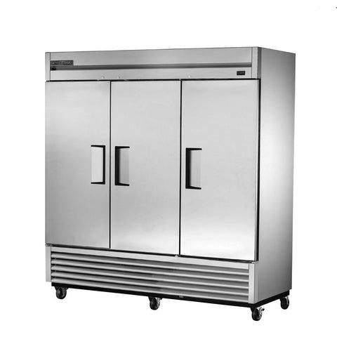 Refrigerador True TS-72-HC, accesible, tres secciones, 3 puertas de acero inoxidable, 9 estantes recubiertos de PVC gris, 115 V