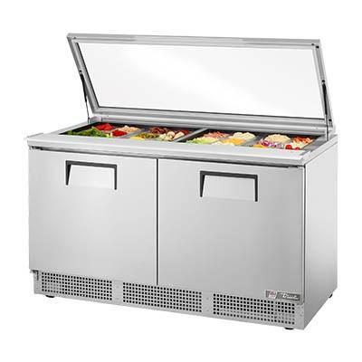 Mesa para preparación de sándwiches/ensaladas de 64", tapa plana de vidrio con base refrigerada, 4 estantes, 115 V